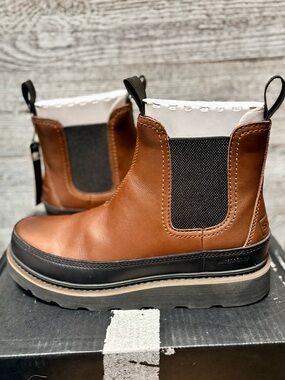 Sorel | NWT Men's Slabtown 62' Pull-On Chelsea Boots - 9, Tobacco Brown/Black